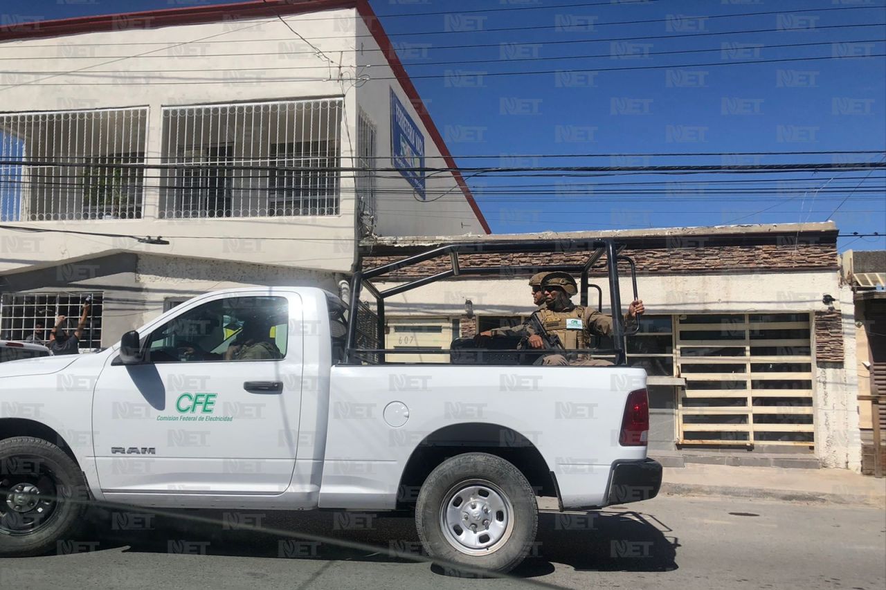 Sorprende a fronterizos camionetas de la CFE custodiadas por militares