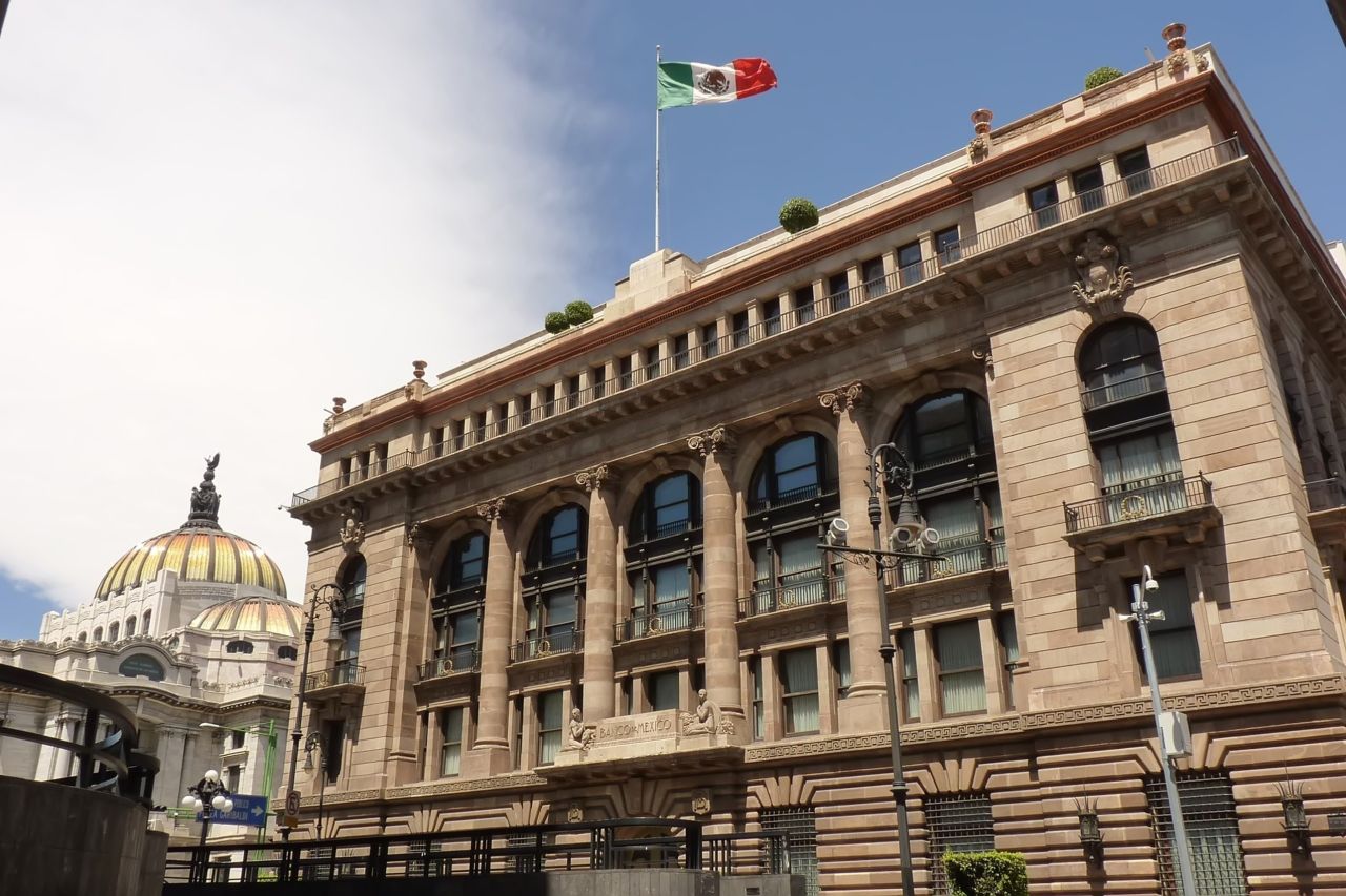 Banco de México sube tasas de interés a 9.25%