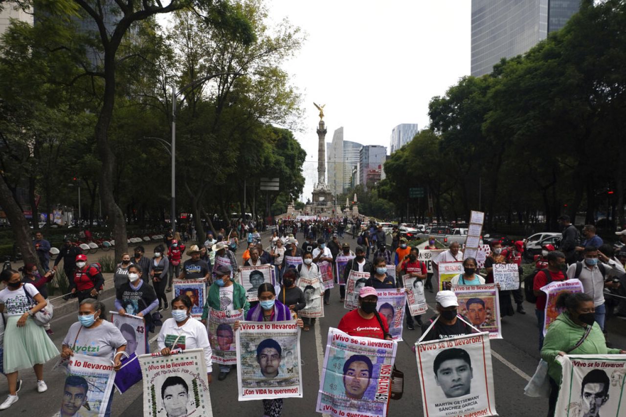 Expertos aseguran que hay nuevos obstáculos en caso Ayotzinapa
