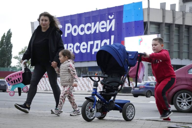 Niños ucranianos están varados en campamentos en Rusia