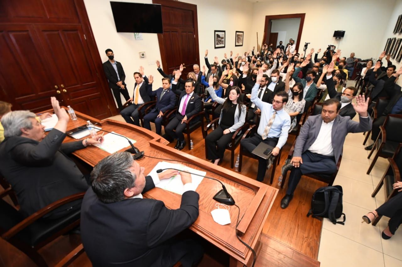 Heliodoro Araiza rinde protesta como rector interino de la UACh