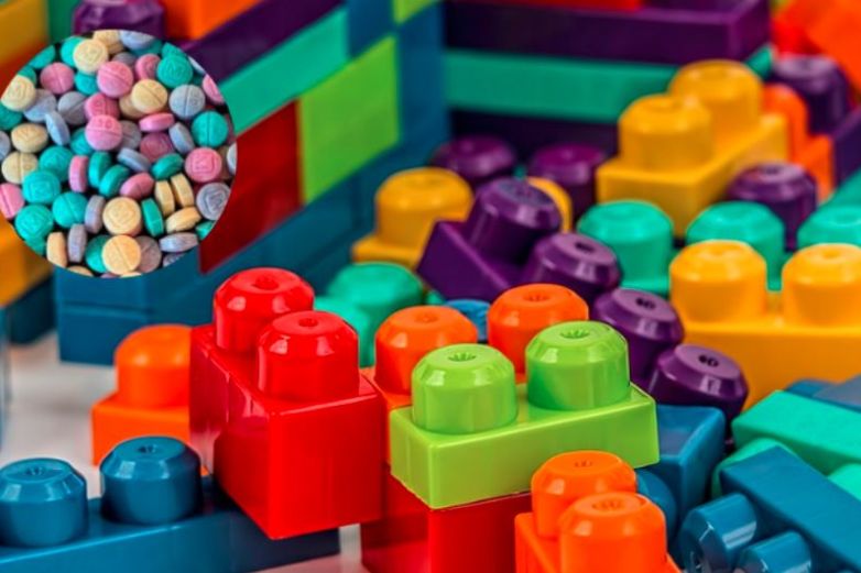 Encuentran fentanilo arcoíris escondido en Legos