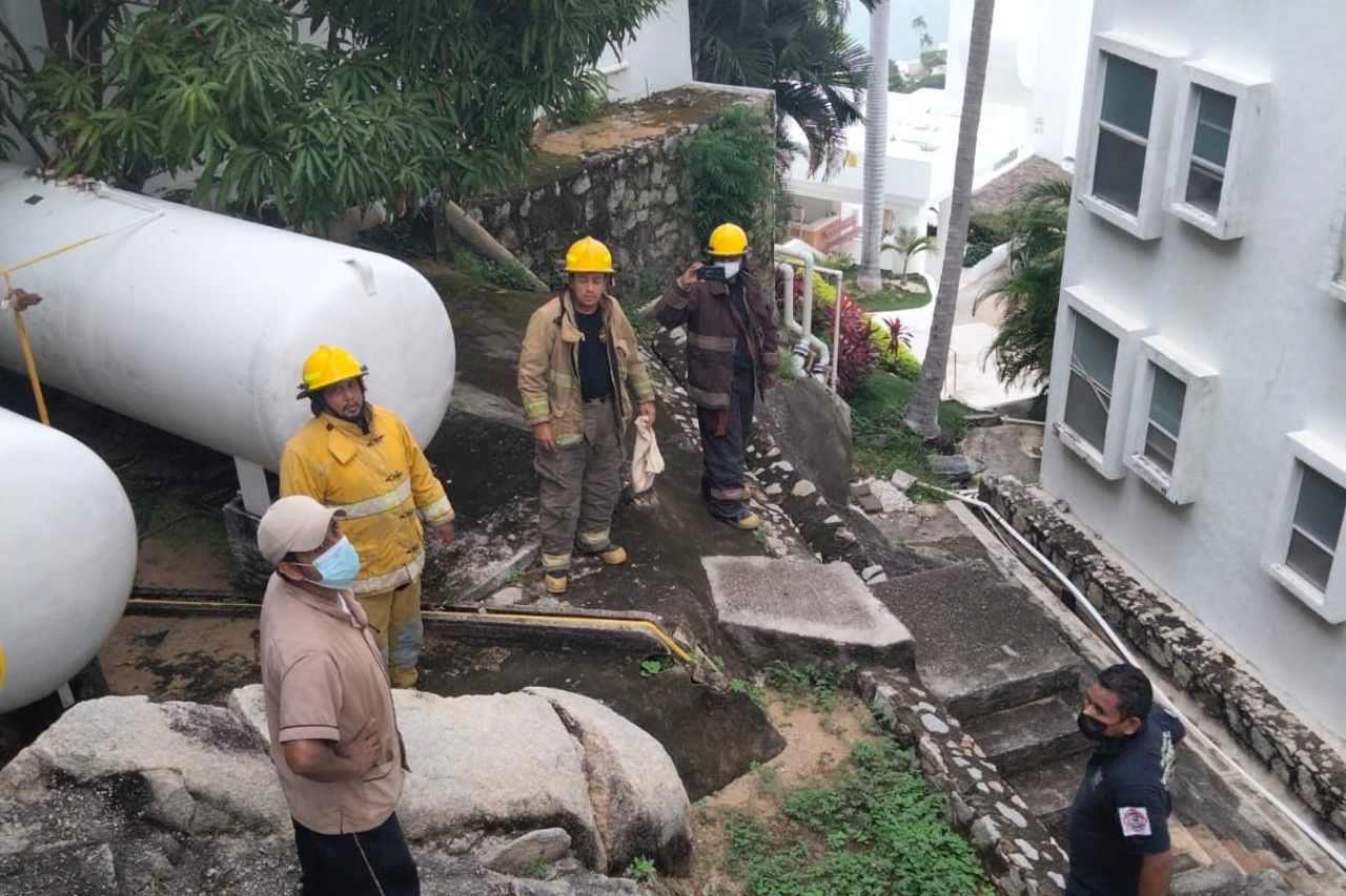 Explota Tanque De Gas En Condominio En Acapulco; Hay 8 Heridos