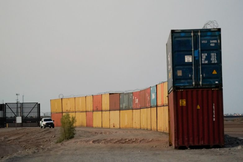 Arizona demand to EU for containers on the border