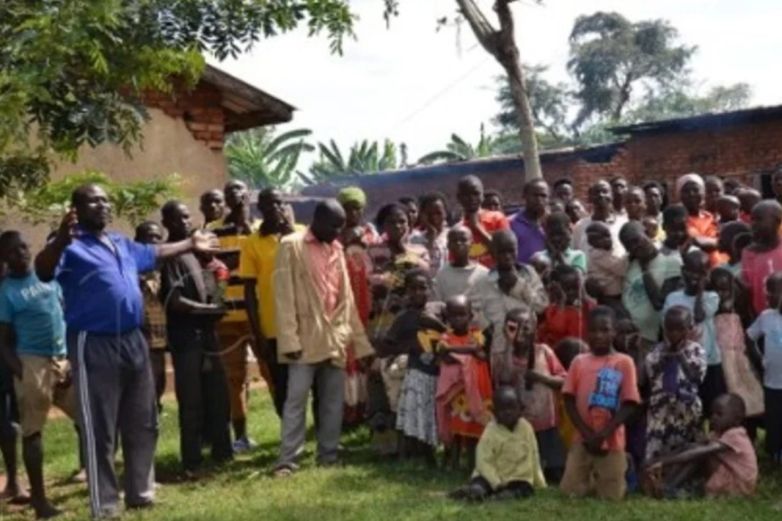 'Ya no puedo'; hombre con 102 hijos y 12 esposas pide ayuda para mantenerlos