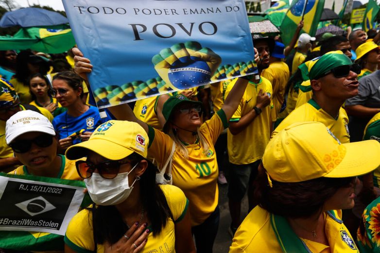 Brasil: Se intensifican protestas; Bolsonaro guarda silencio