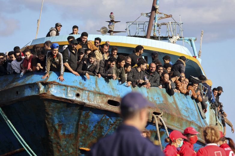Considera EU imponer reglas a buques que rescatan migrantes