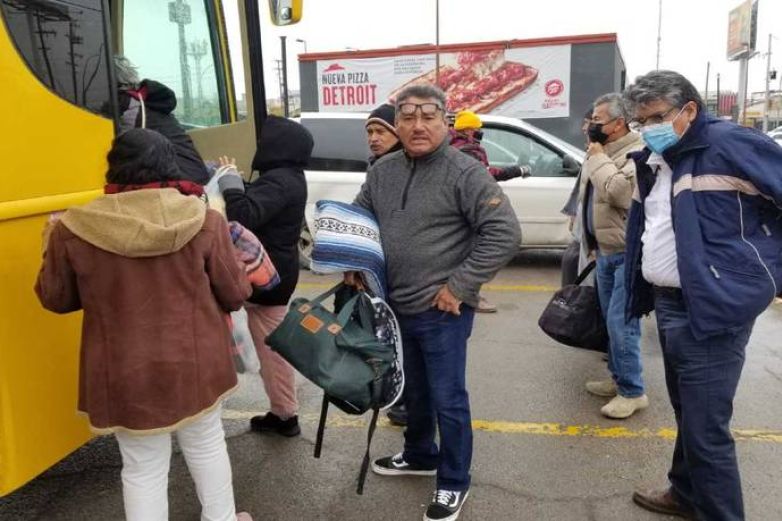 Salen de todo México camiones con militantes de Morena a marcha de AMLO