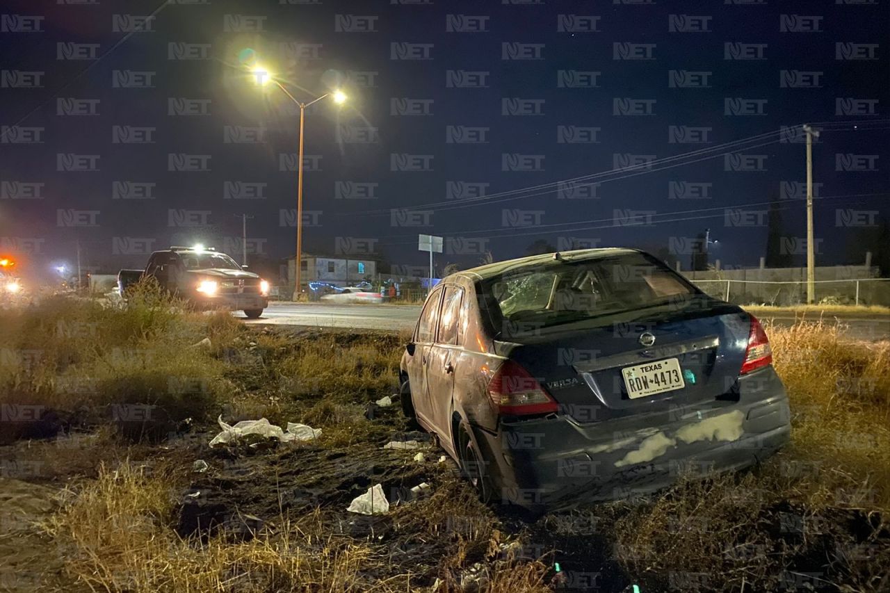 Abandonan auto tras volcadura en la Juárez-Porvenir