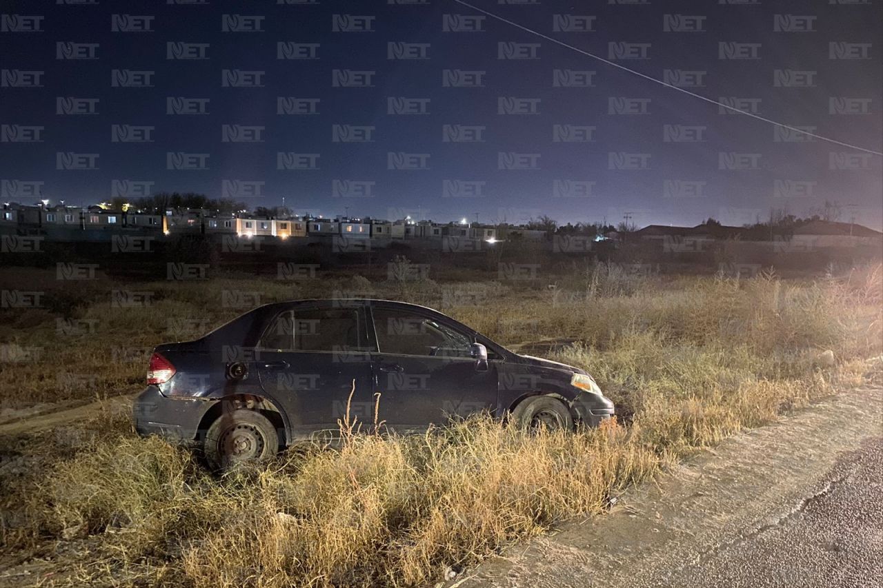 Abandonan auto tras volcadura en la Juárez-Porvenir