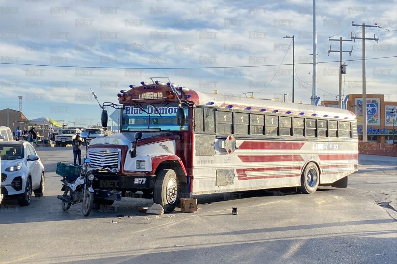 Choca autobús contra motociclista en el Centro
