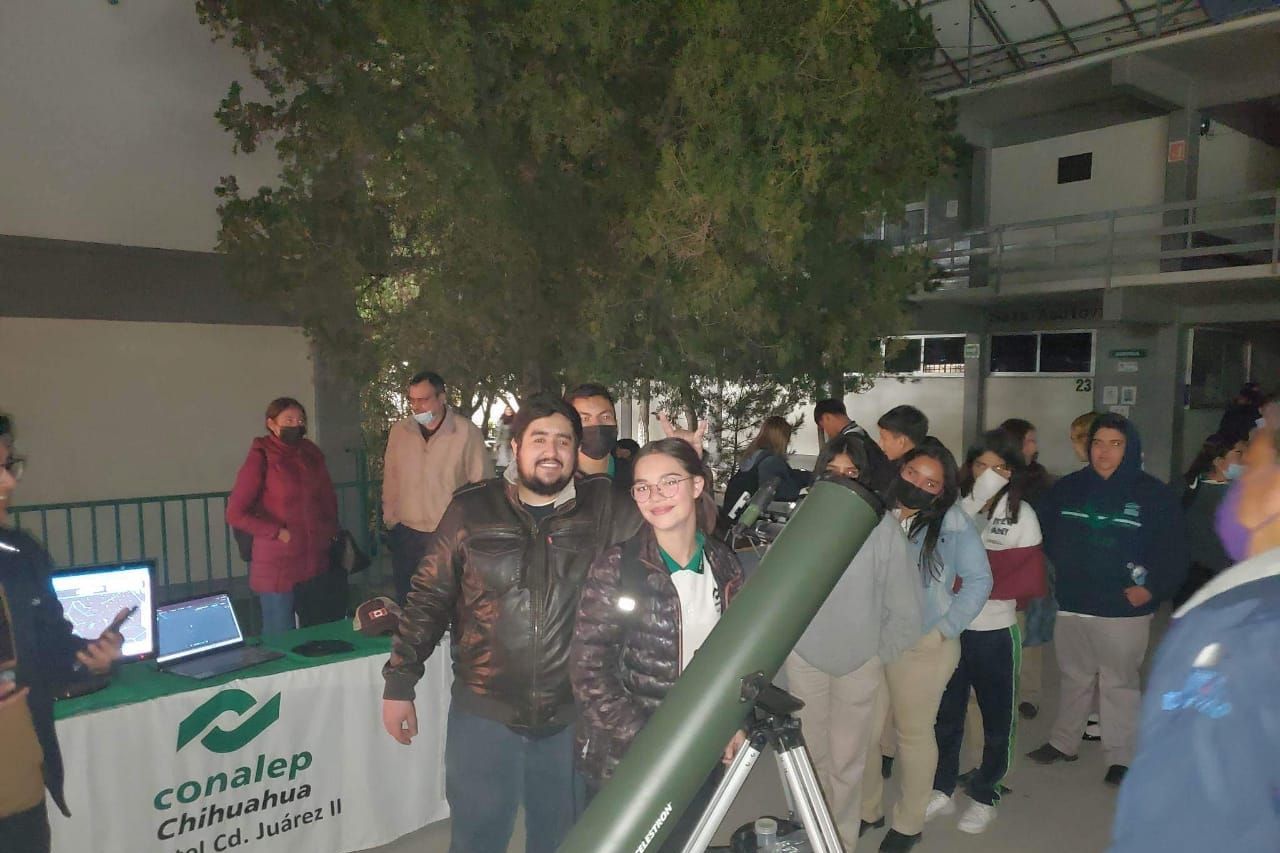 Disfrutan ‘Velada Astronómica’ en Conalep Juárez II