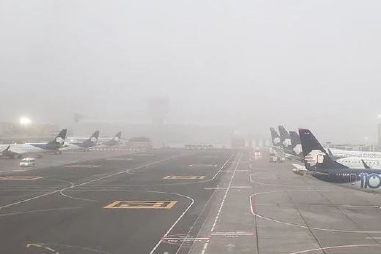 Suspende AICM despegues y aterrizajes por banco de niebla