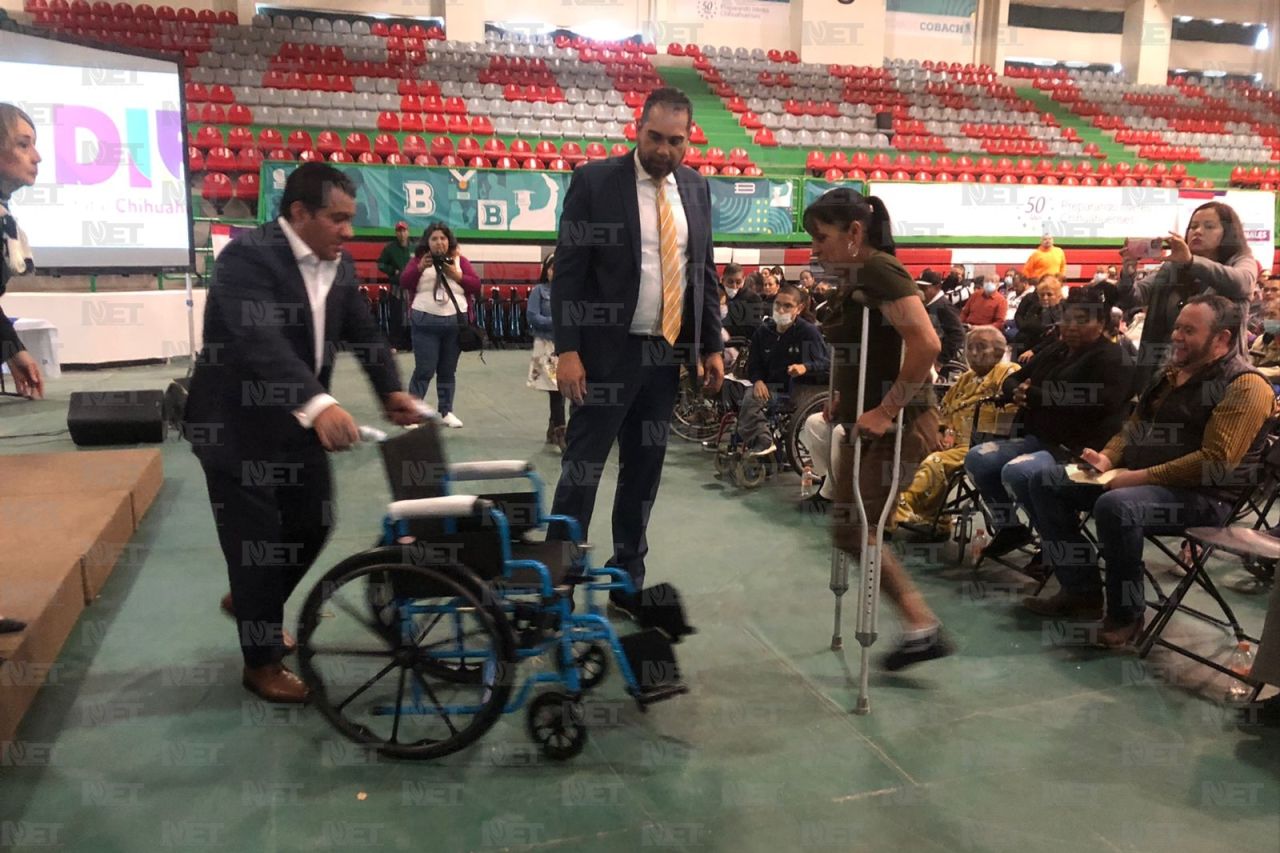 DIF Estatal y Fundación Telmex-Telcel entregan sillas de ruedas en Juárez
