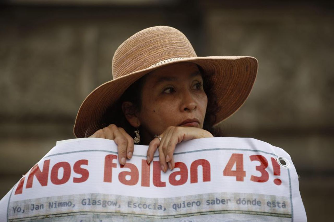 Dictan formal prisión a 8 militares por caso Ayotzinapa