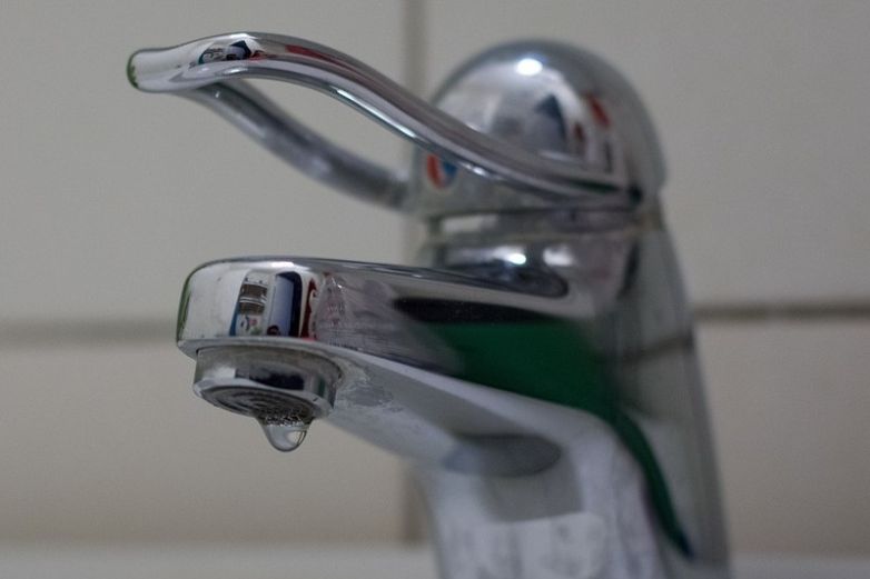 Advierten por suspensión de agua en colonias del suroriente