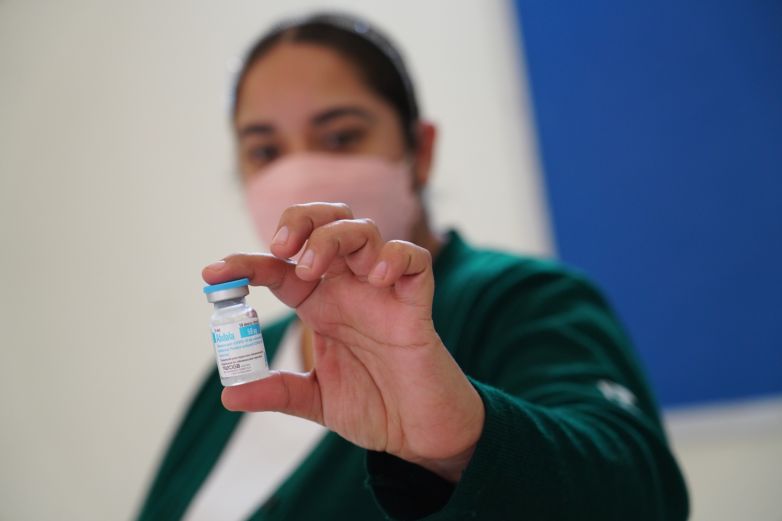 Aplican vacunas anticovid en clínicas de Juárez