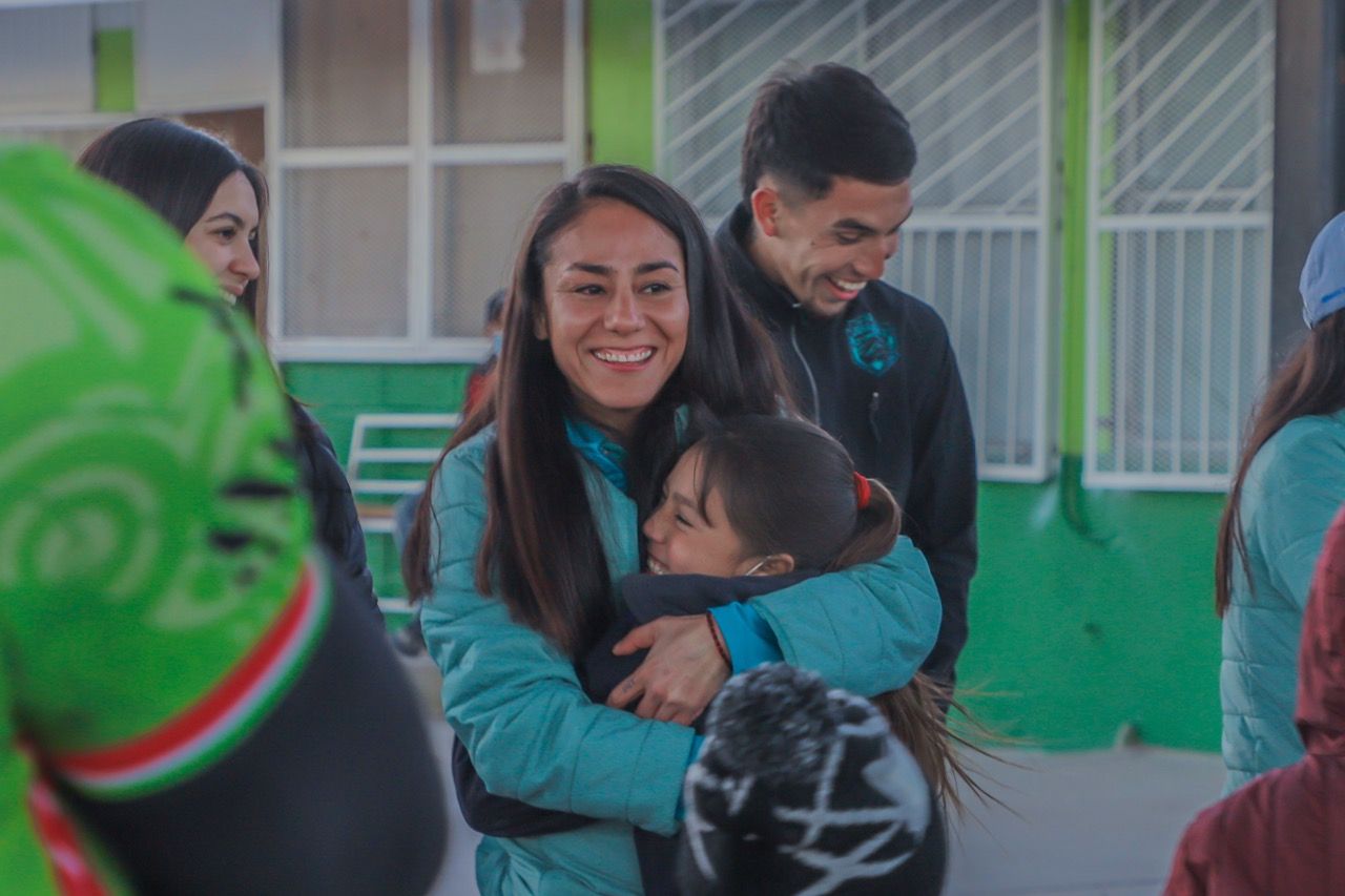 Conviven futbolistas de FC Juárez con alumnos de primaria