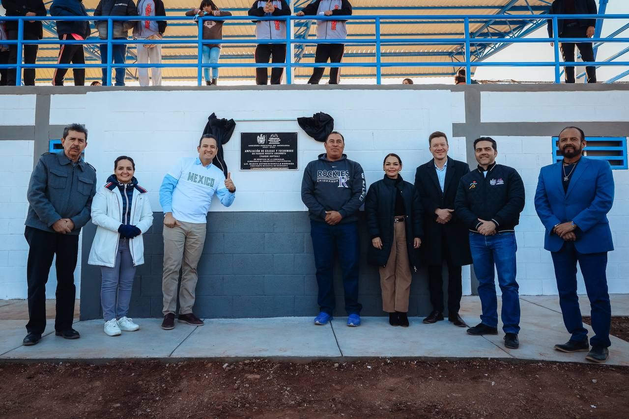 Inaugura Bonilla rehabilitación de gradas y techumbre