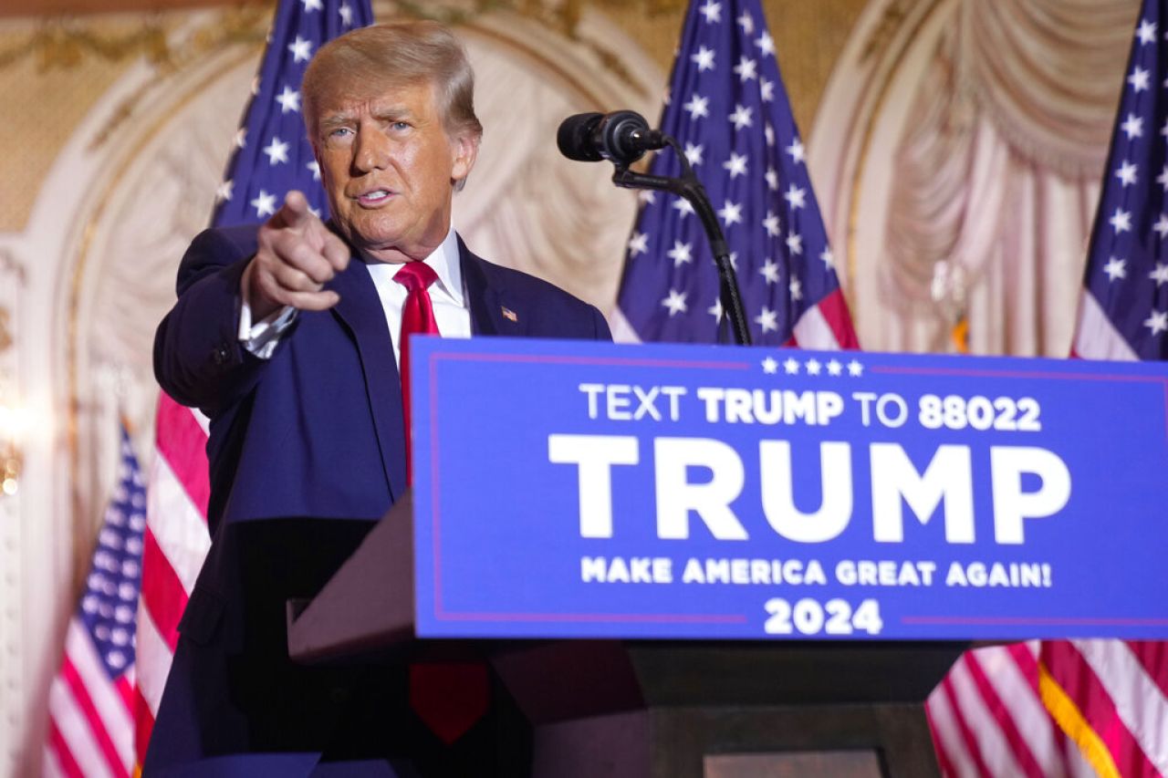Se burla Trump del gobierno de AMLO en su primer evento oficial de campaña