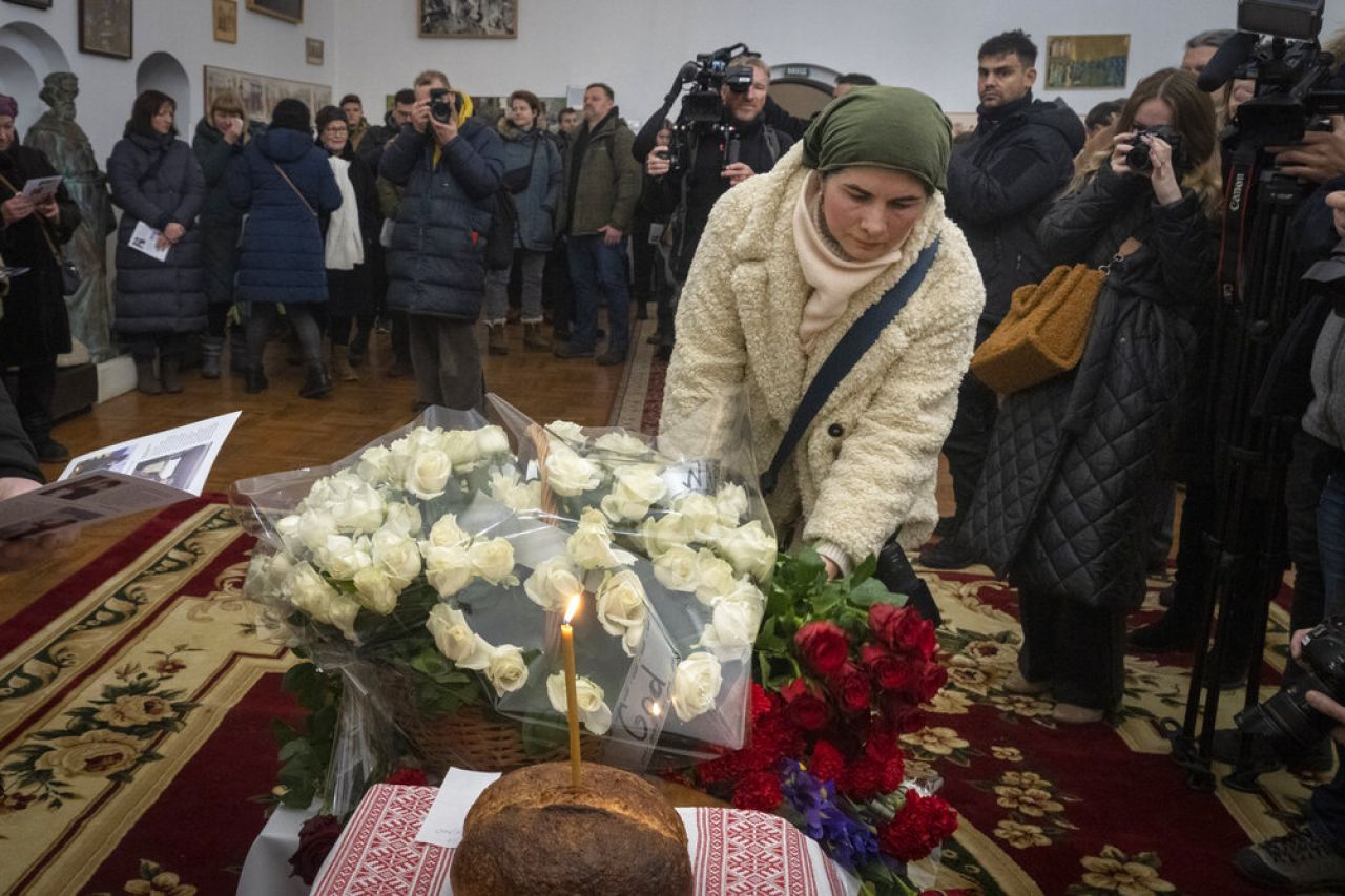 Rinden tributo a voluntarios muertos en Ucrania