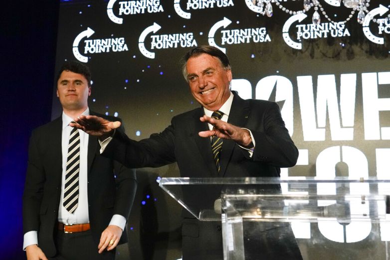 Bolsonaro cuestiona derrota electoral desde Florida