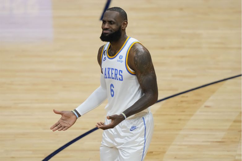 Se acerca LeBron James a récord de NBA, pero Lakers pierden