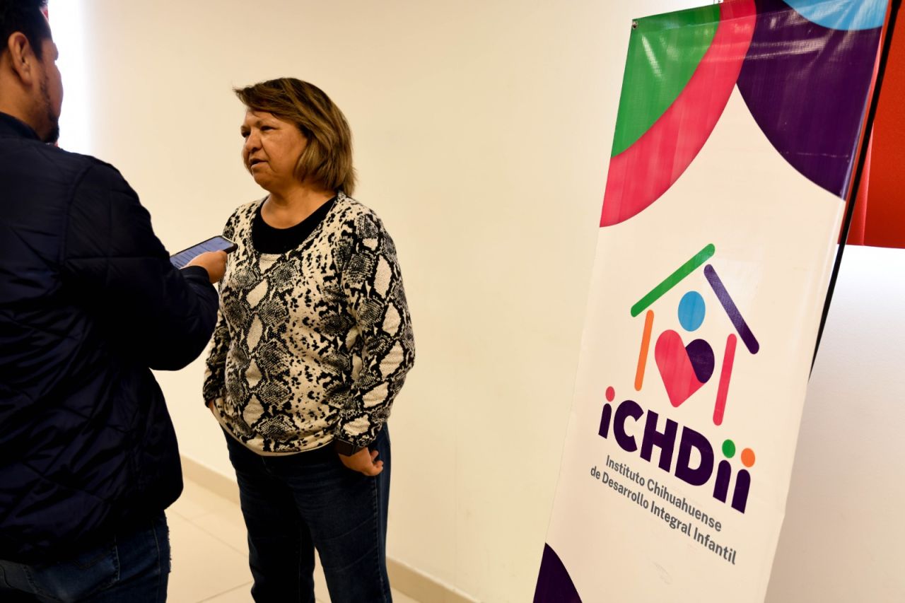 Entregan constancias de capacitación para personal de estancias infantiles