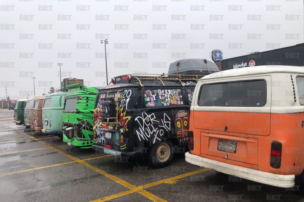 Exhiben combis en el estacionamiento de Río Grande