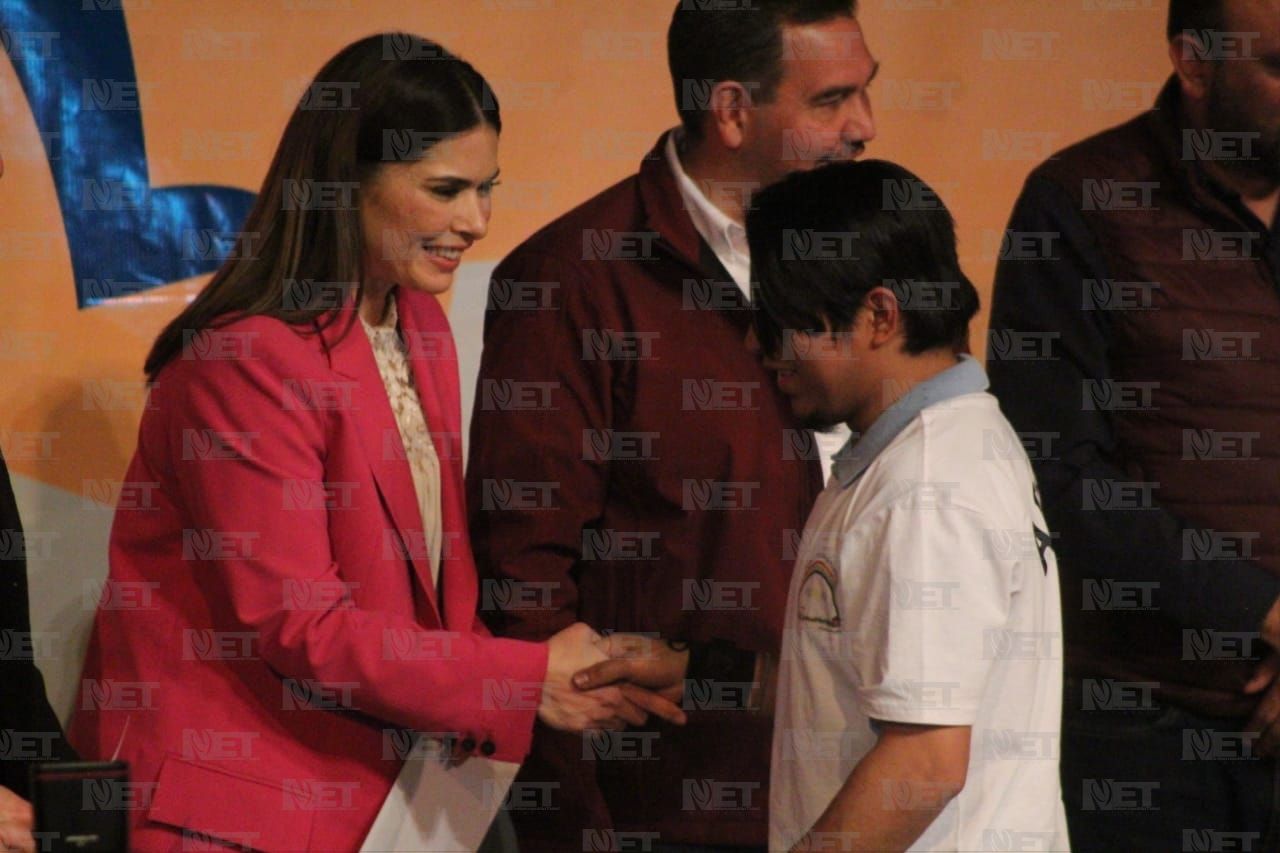 Entregan becas para Centros de Atención Infantil del DIF