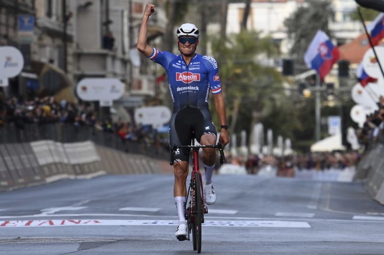 Van der Poel gana la carrera Milán-San Remo