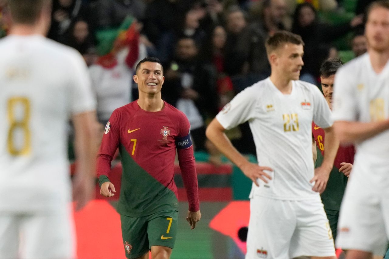 Va Cristiano Ronaldo por su sexta Euro con Portugal