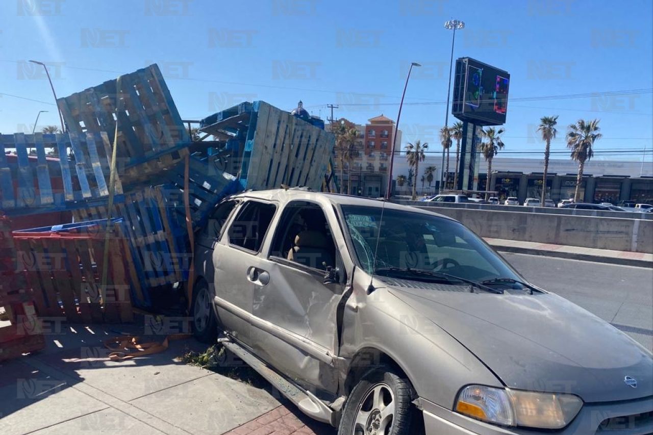 Camioneta choca a pick up y provoca volcadura en Misiones