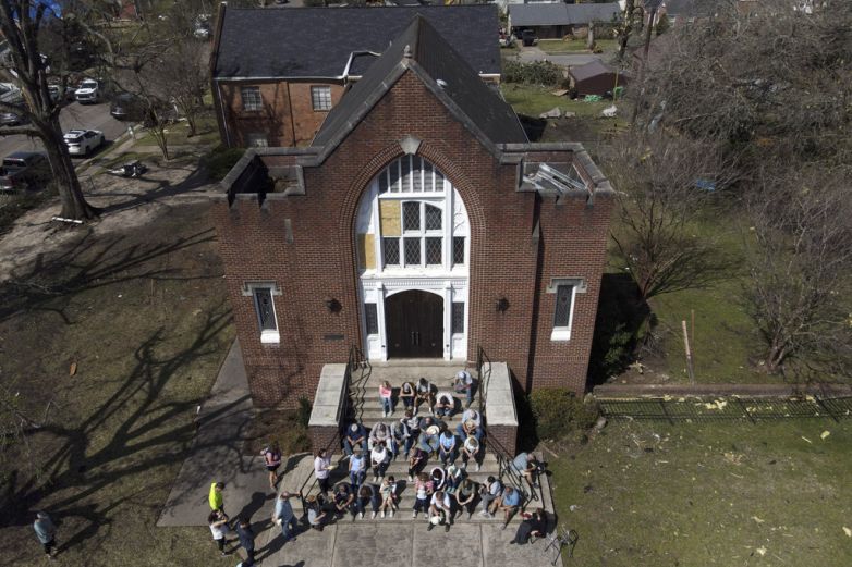 Mississippi: Iglesia brindan confort a víctimas de tornado