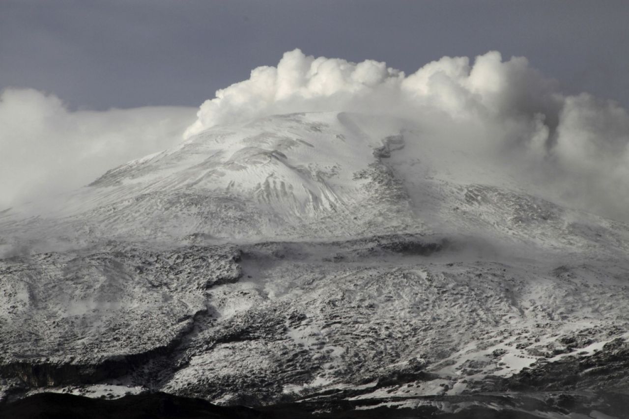 Colombia alerta mayor actividad de volcán Nevado del Ruiz