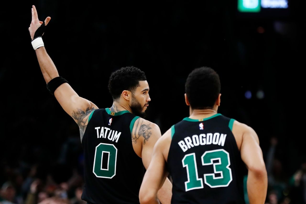 Anota Tatum 39 y Celtics vencen a diezmado Jazz