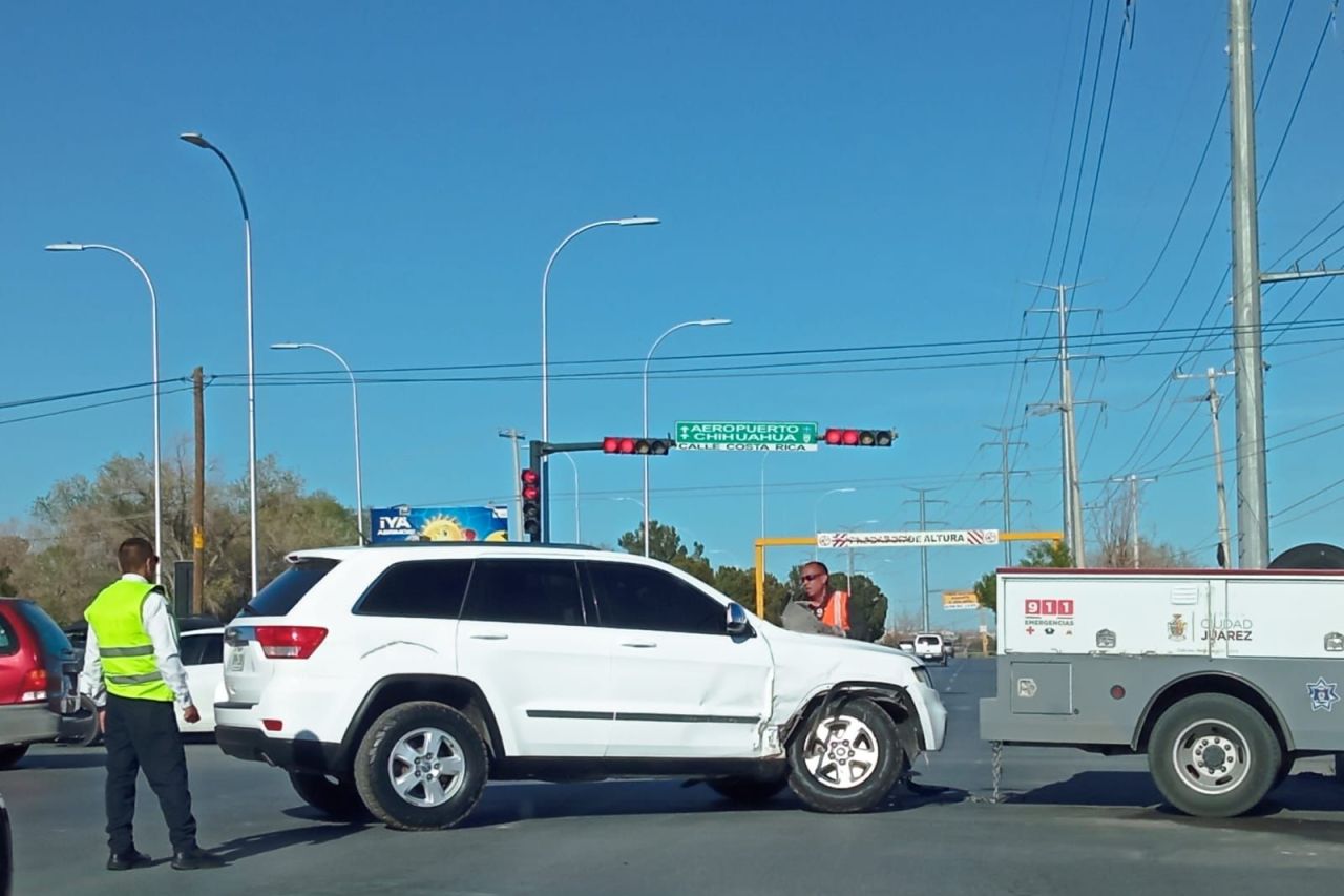 Choques generan tráfico lento en Heroico y Costa Rica
