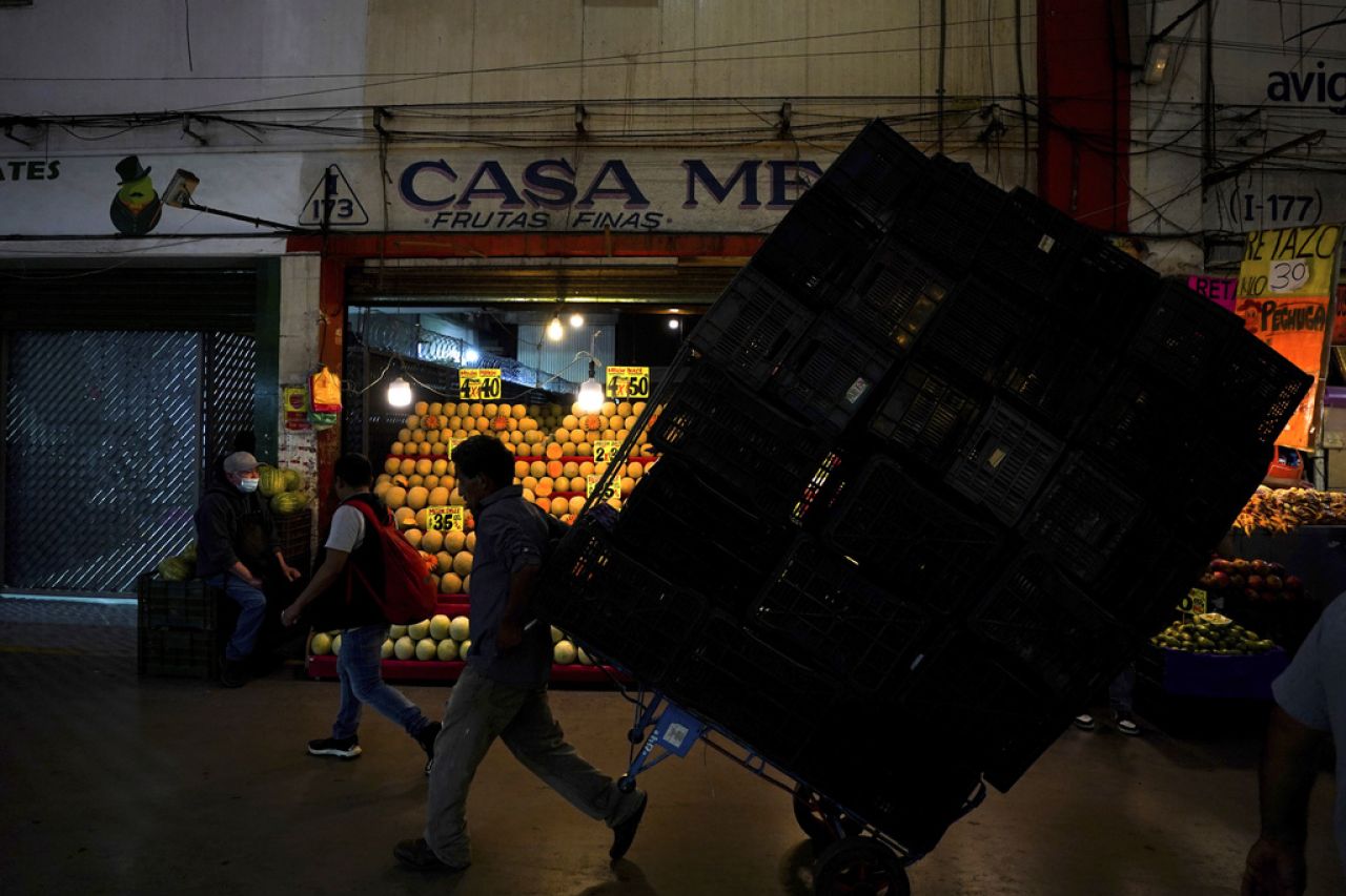 Precios de alimentos suben en EU pese a inflación general moderada