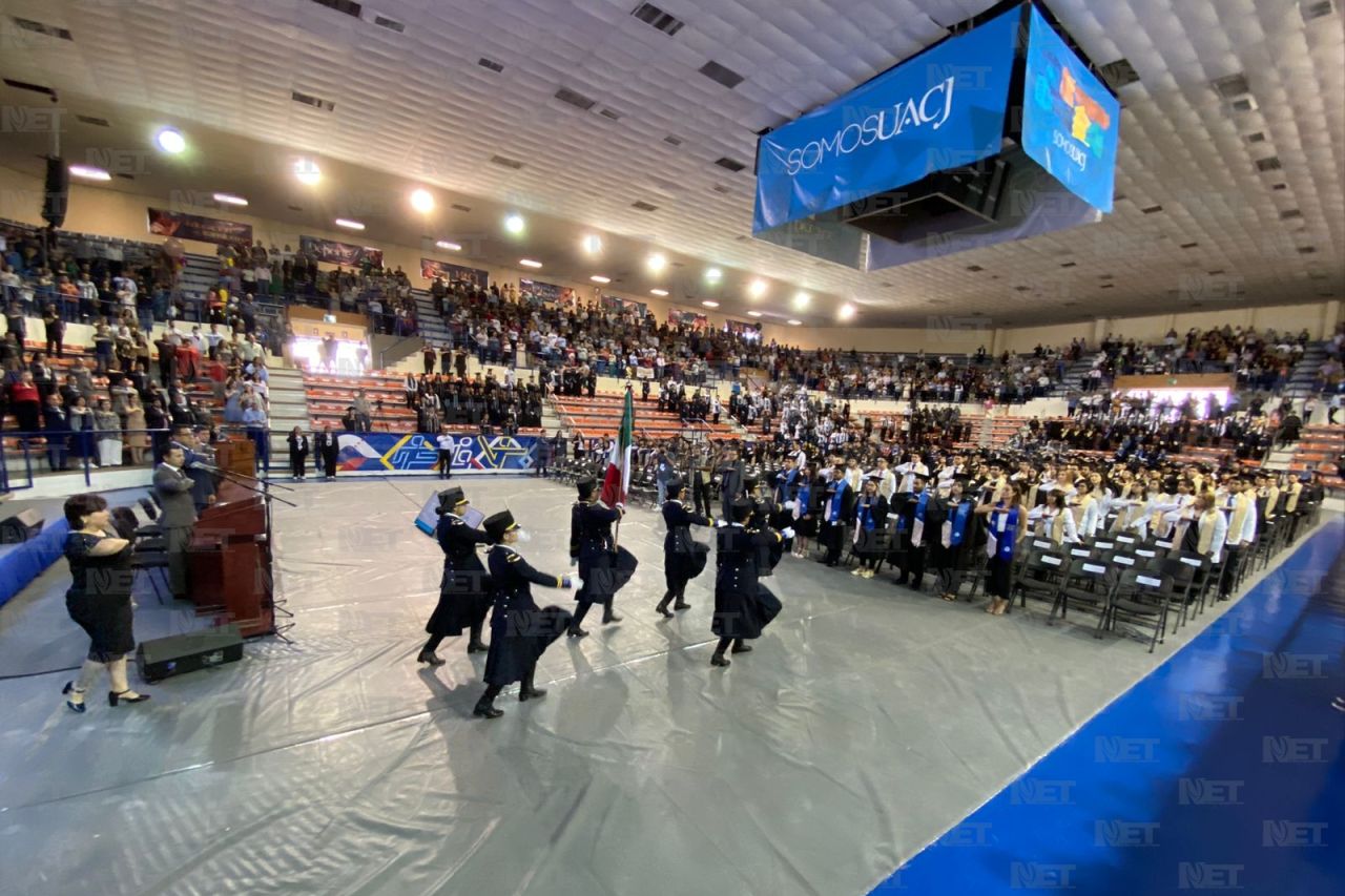 Se gradúan más de mil 200 alumnos de la UACJ