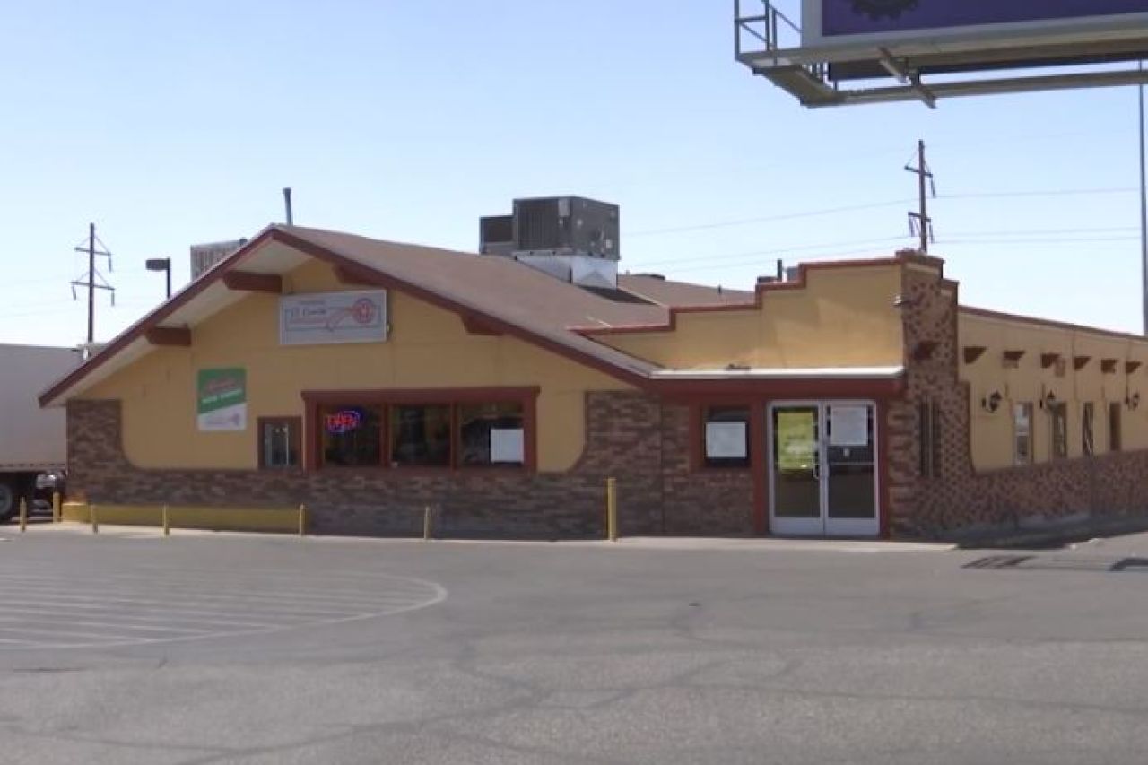 Buscan a hombre que baleó a otro afuera de restaurante en El Paso