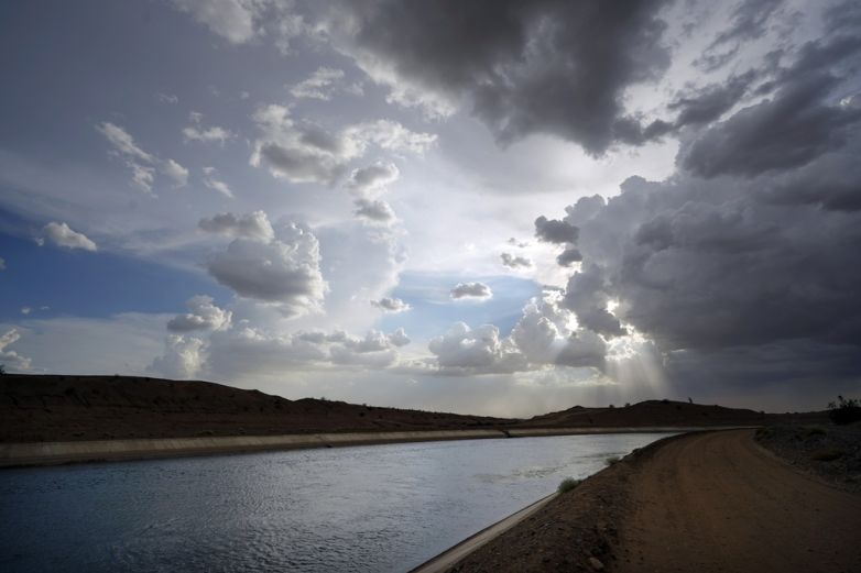 Tres estados proponen plan para reducir uso de agua del río Colorado