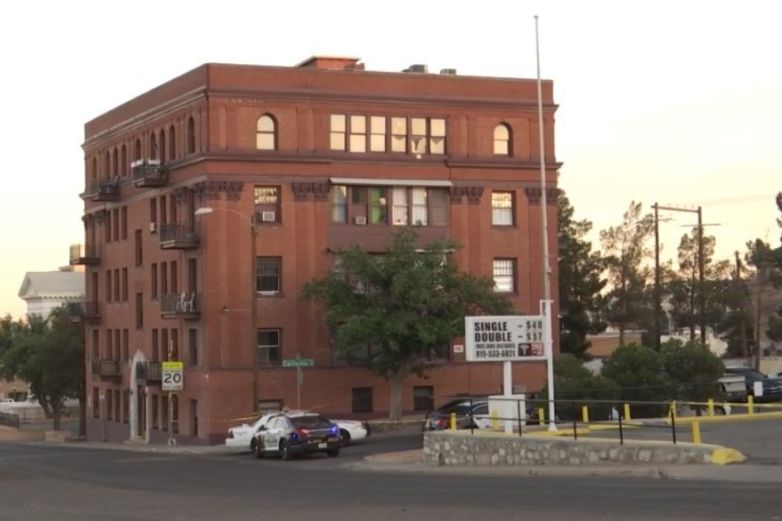 Encuentran a mujer muerta en motel de El Paso