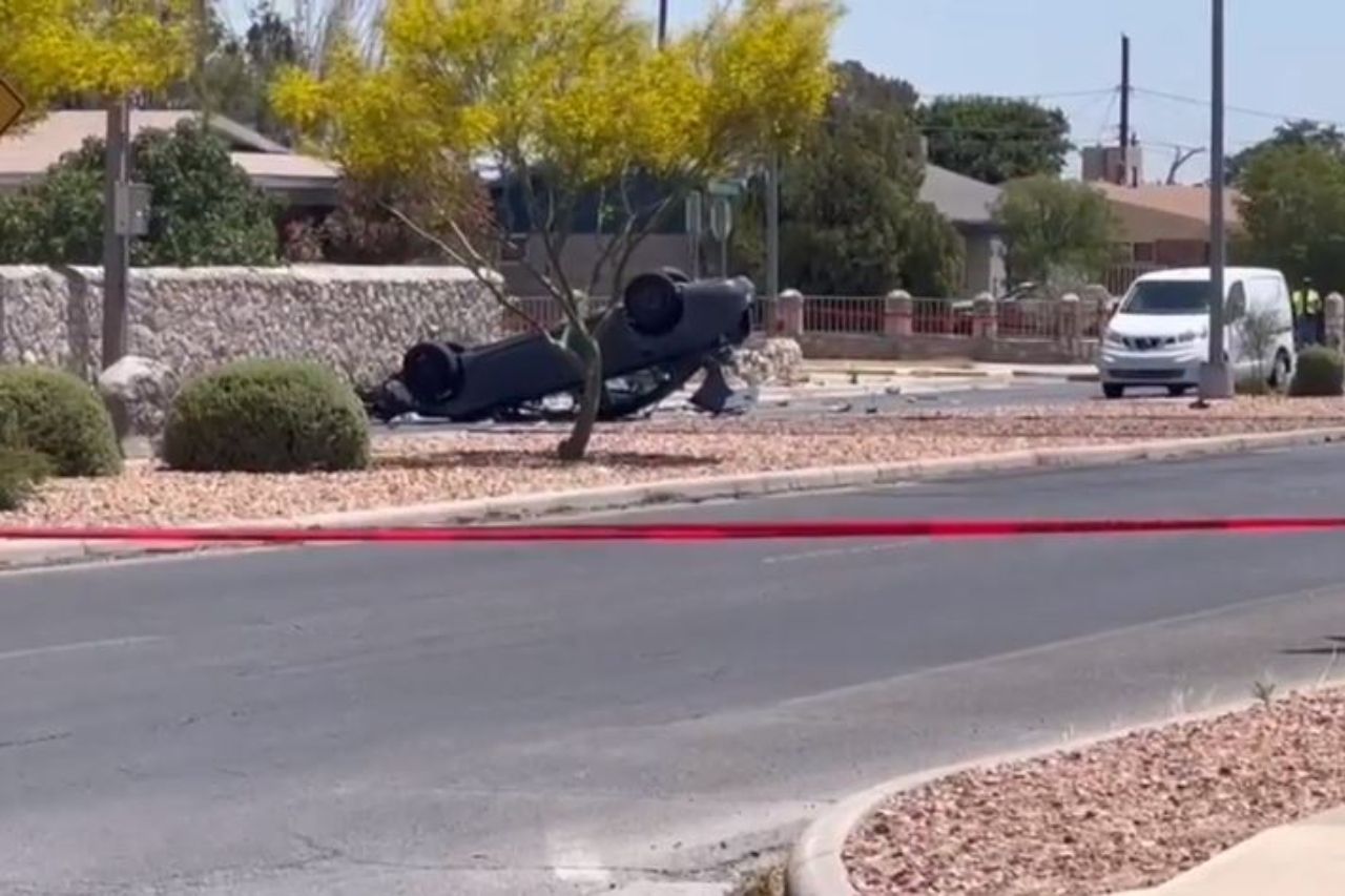 Video: Vuelca en su auto y muere en El Paso