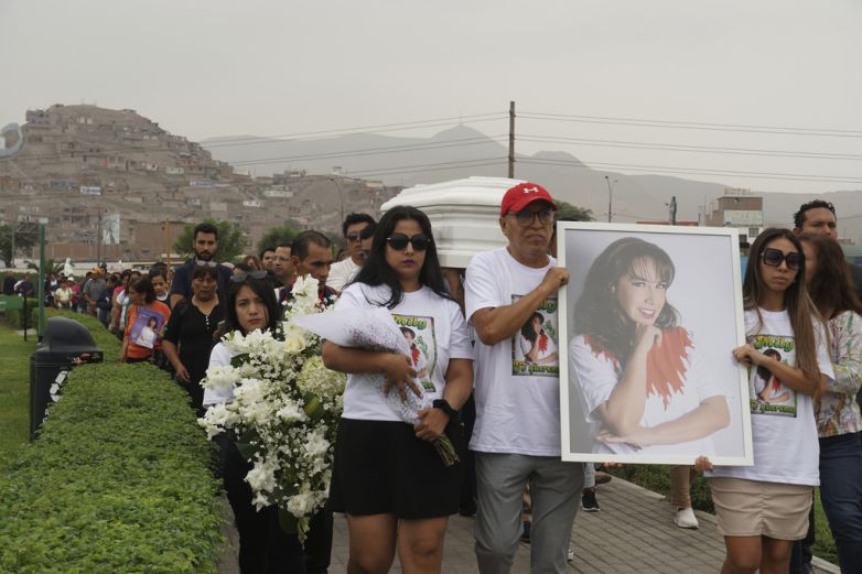 Sepultan a 'La Princesita Mily', la primera cantante de cumbia en Perú