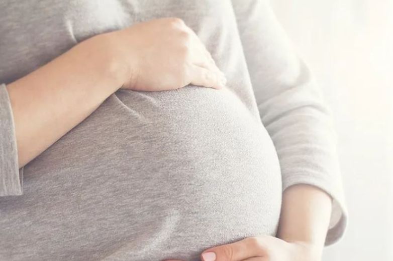 Embarazada deposita 55 mil pesos por error a desconocido; eran para su cesárea