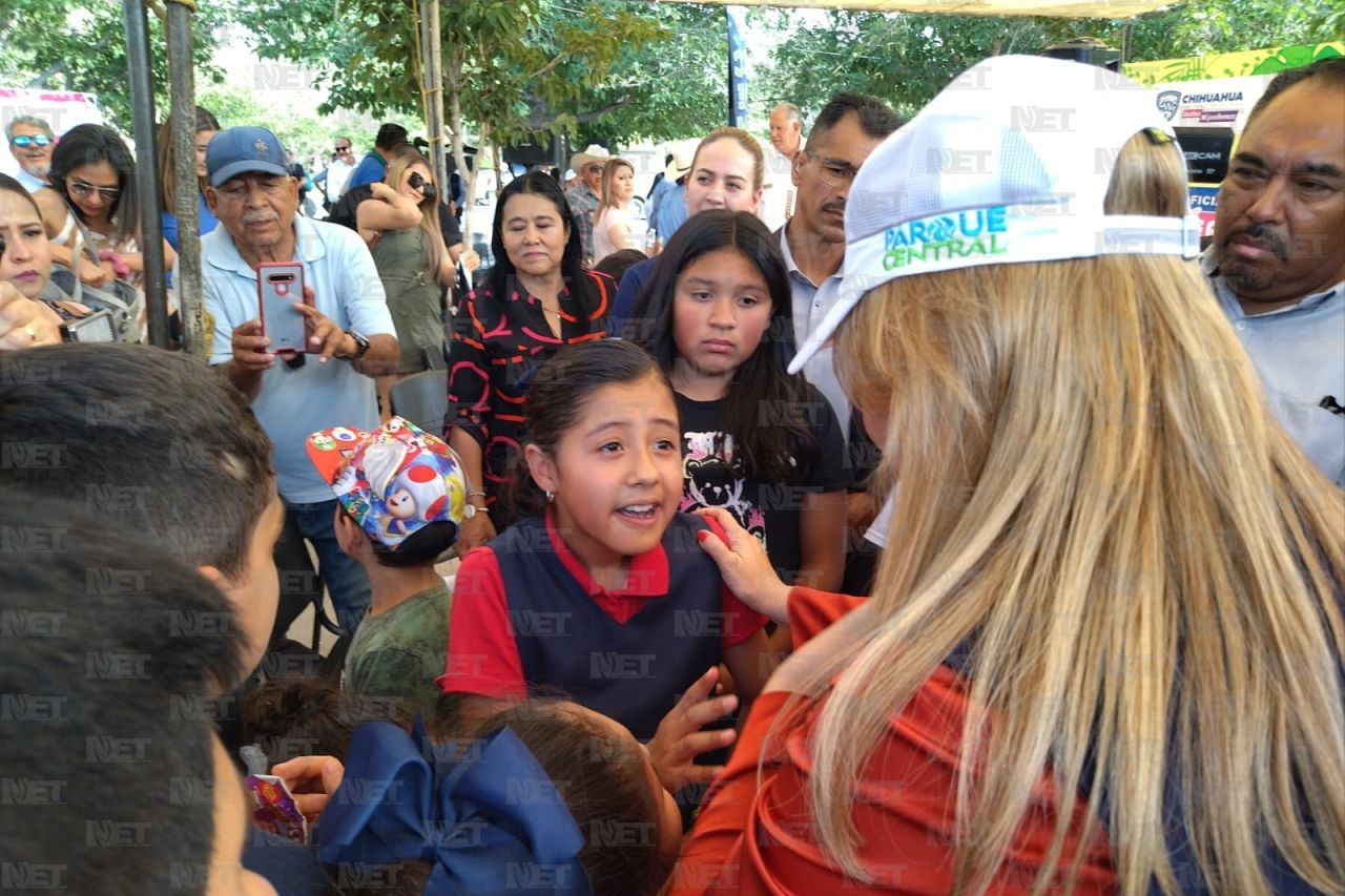 Promete gobernadora escuela para niños sordos