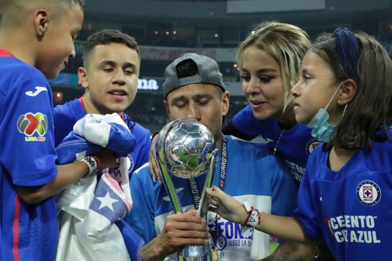 Tras 17 años, el 'Cata' Domínguez se va del Cruz Azul