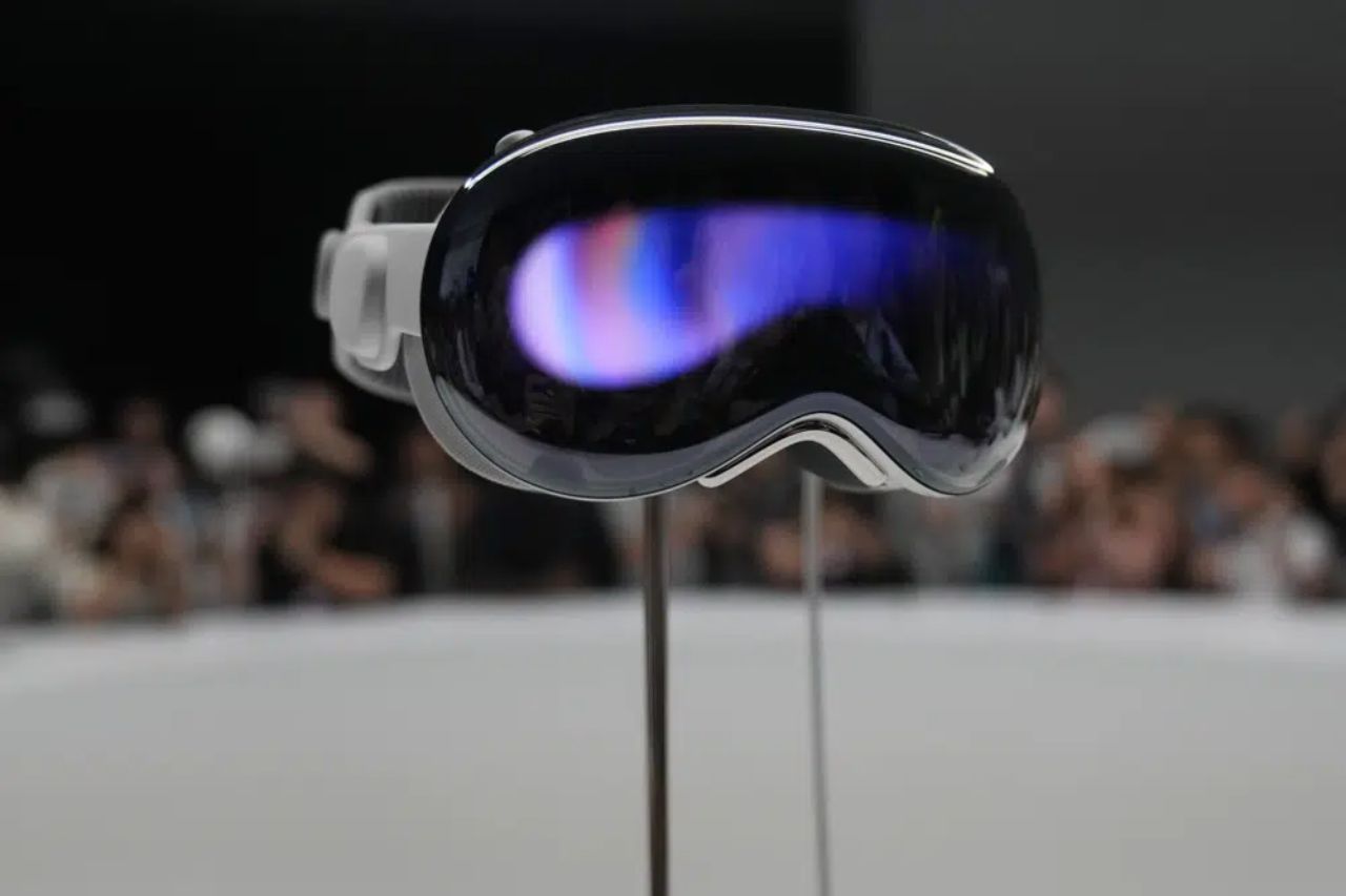 Apple presenta sus nuevas gafas Vision Pro de 3 mil 500 dólares