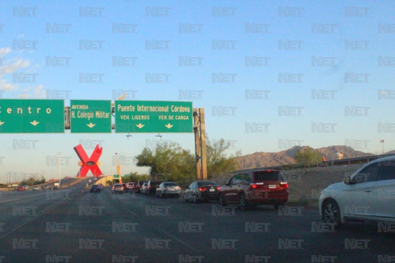 Kilométrica fila para cruzar por el puente Libre