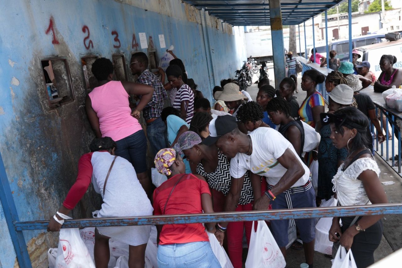 Cárceles superpobladas en Haití; presos mueren de sed y hambre